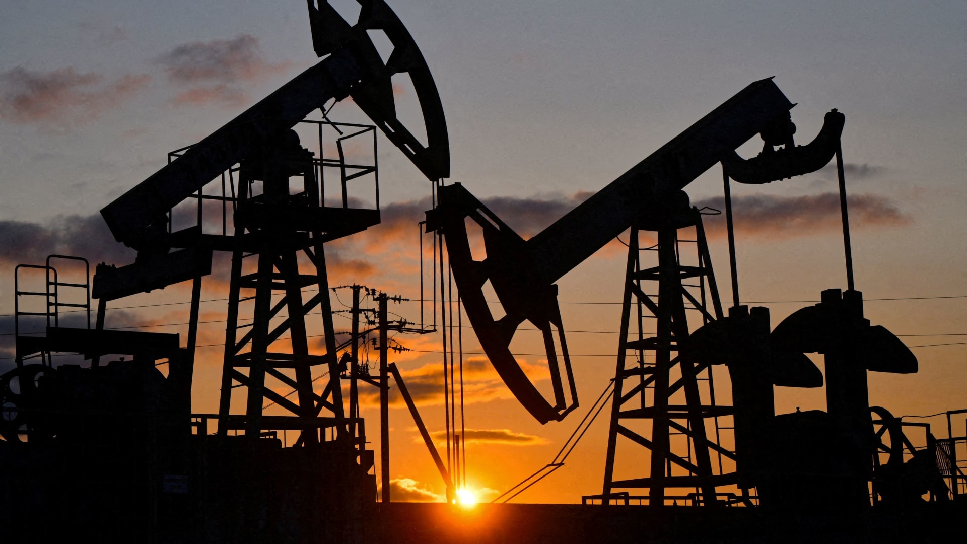 Brent crude hits 4-year high, soaring past $126, as U.S. military to reportedly brief Trump on action against Iran