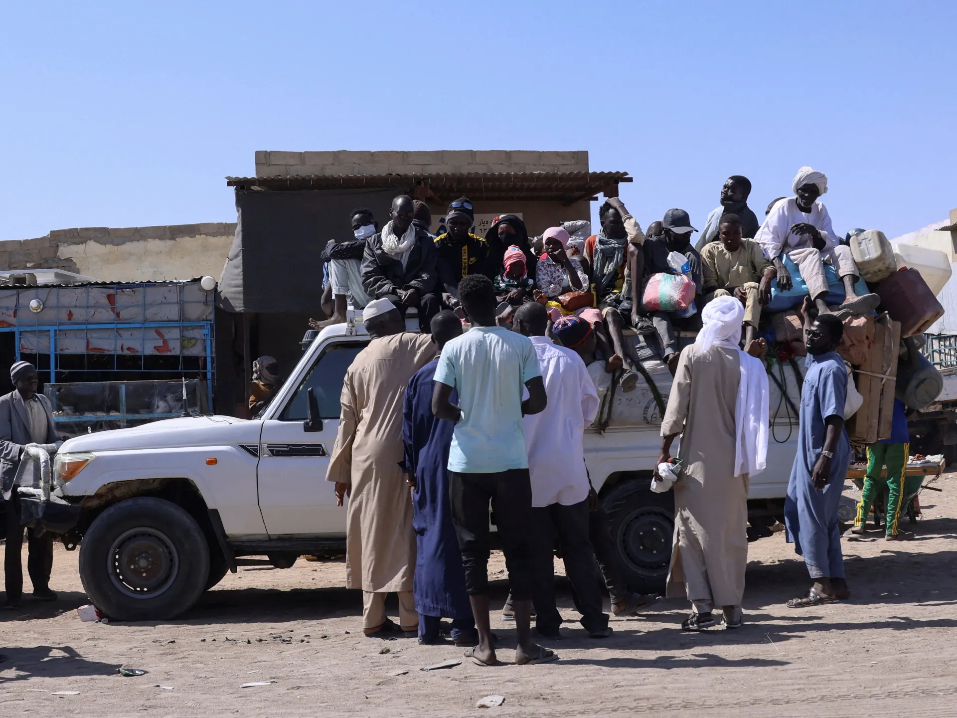 Families forced into displacement by famine in Sudan