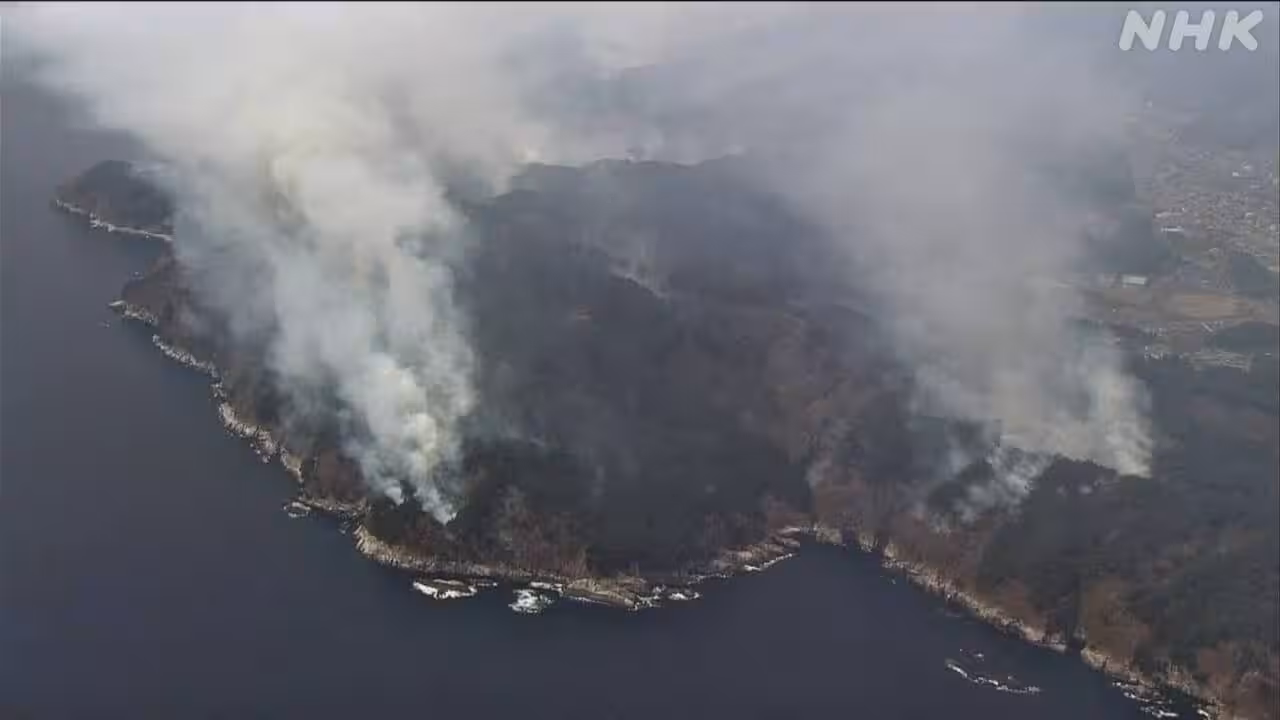Forest fire in Odate Town continues to threaten residential zones