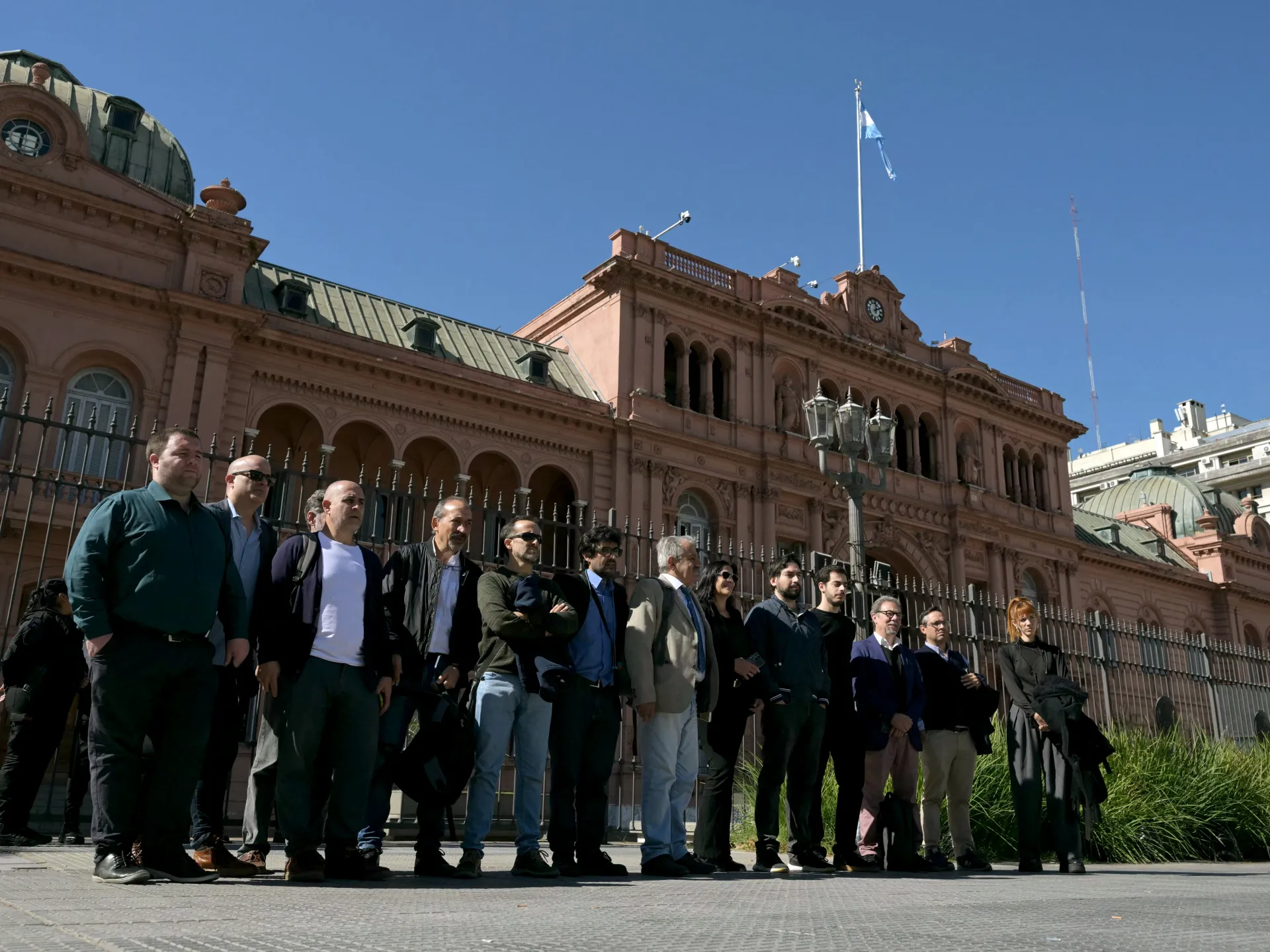 Milei administration in Argentina blocks journalist access to Casa Rosada
