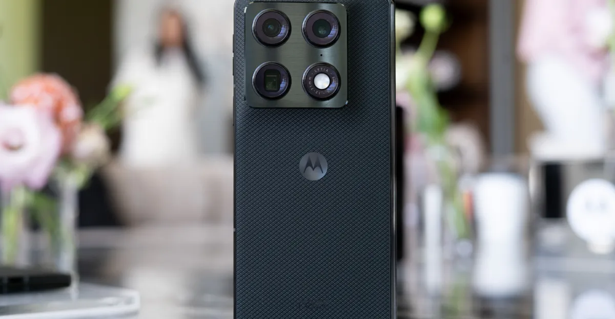Motorola just revealed the Razr Fold’s price and hoo boy
