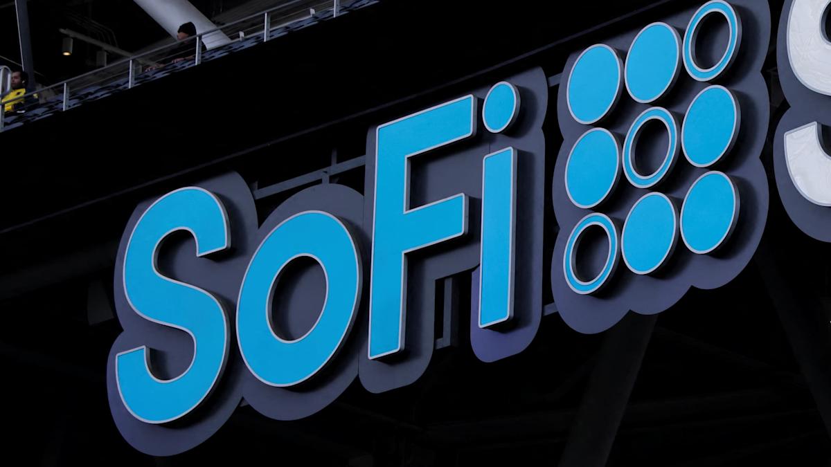 SoFi stock falls after mixed earnings report