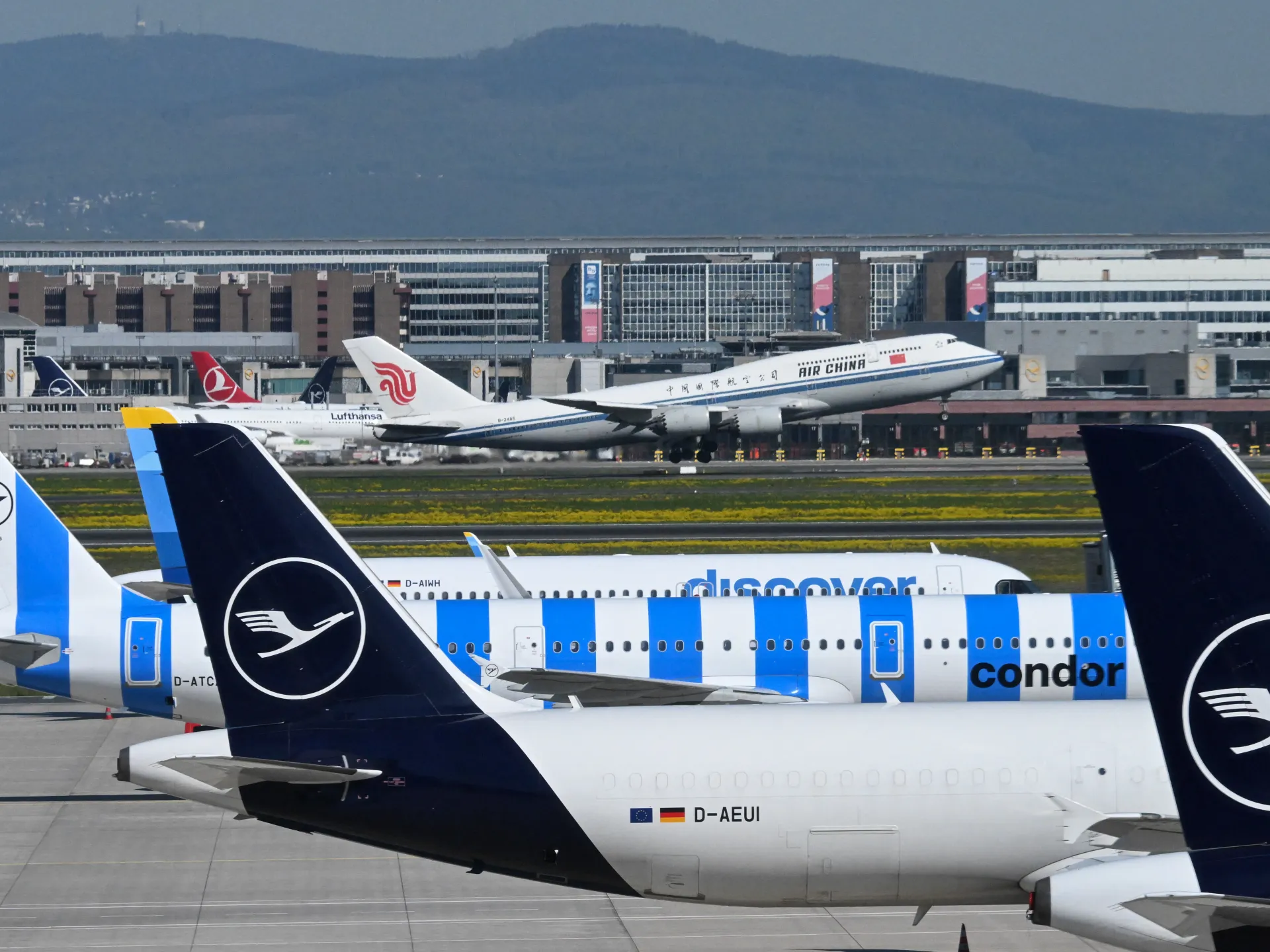 Strategic contraction: Lufthansa slashes 20,000 routes as geopolitical instability triggers fuel crisis