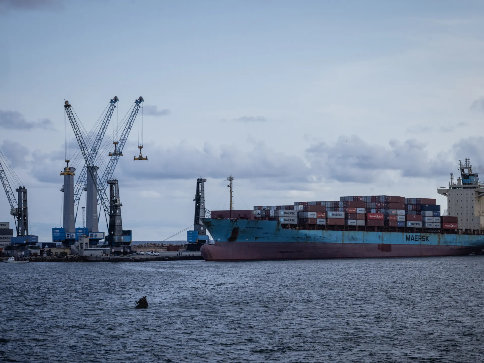 Suspected pirates steer cargo vessel towards Somalia