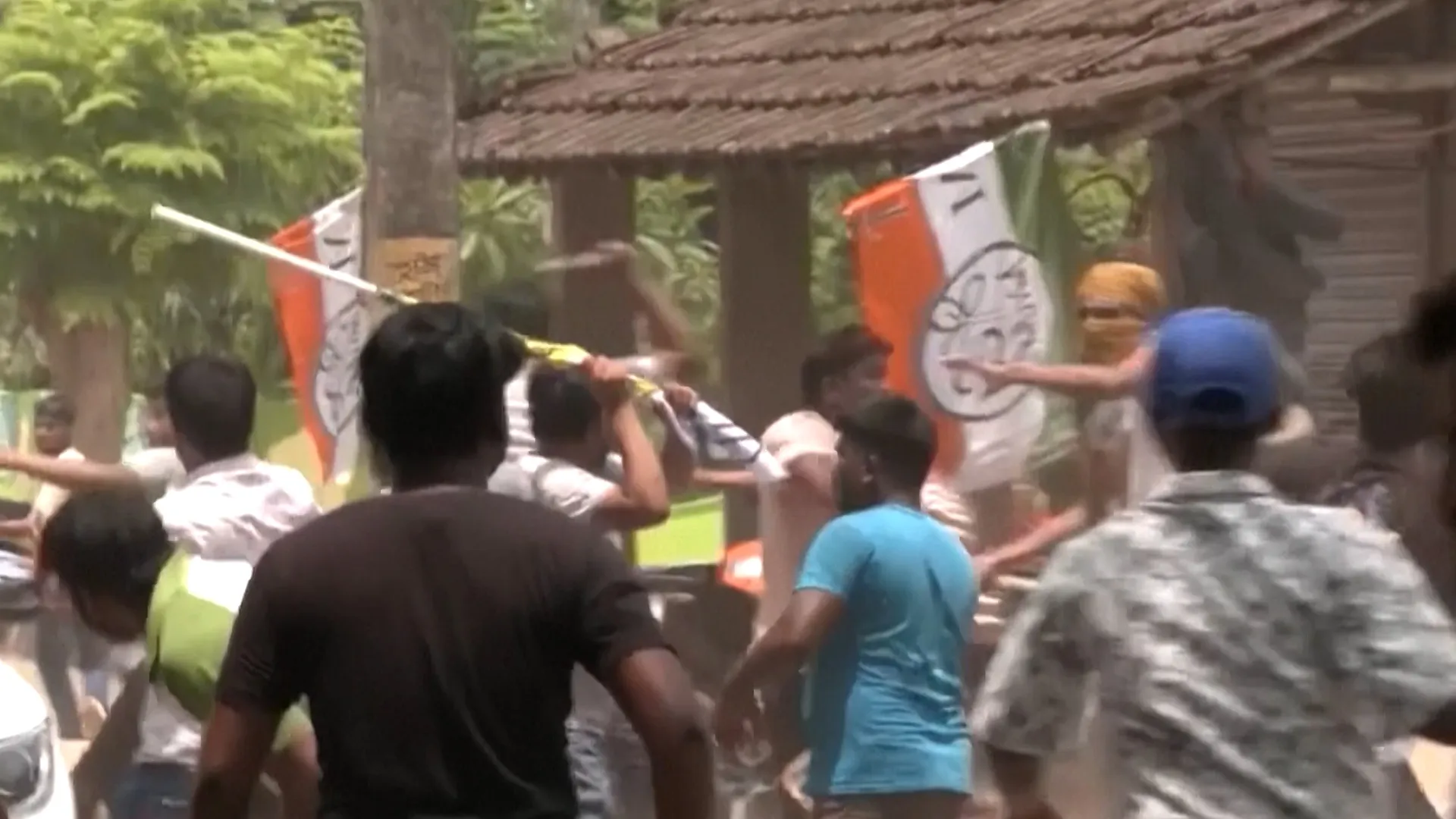 Unidentified party cadres clash on election day in West Bengal
