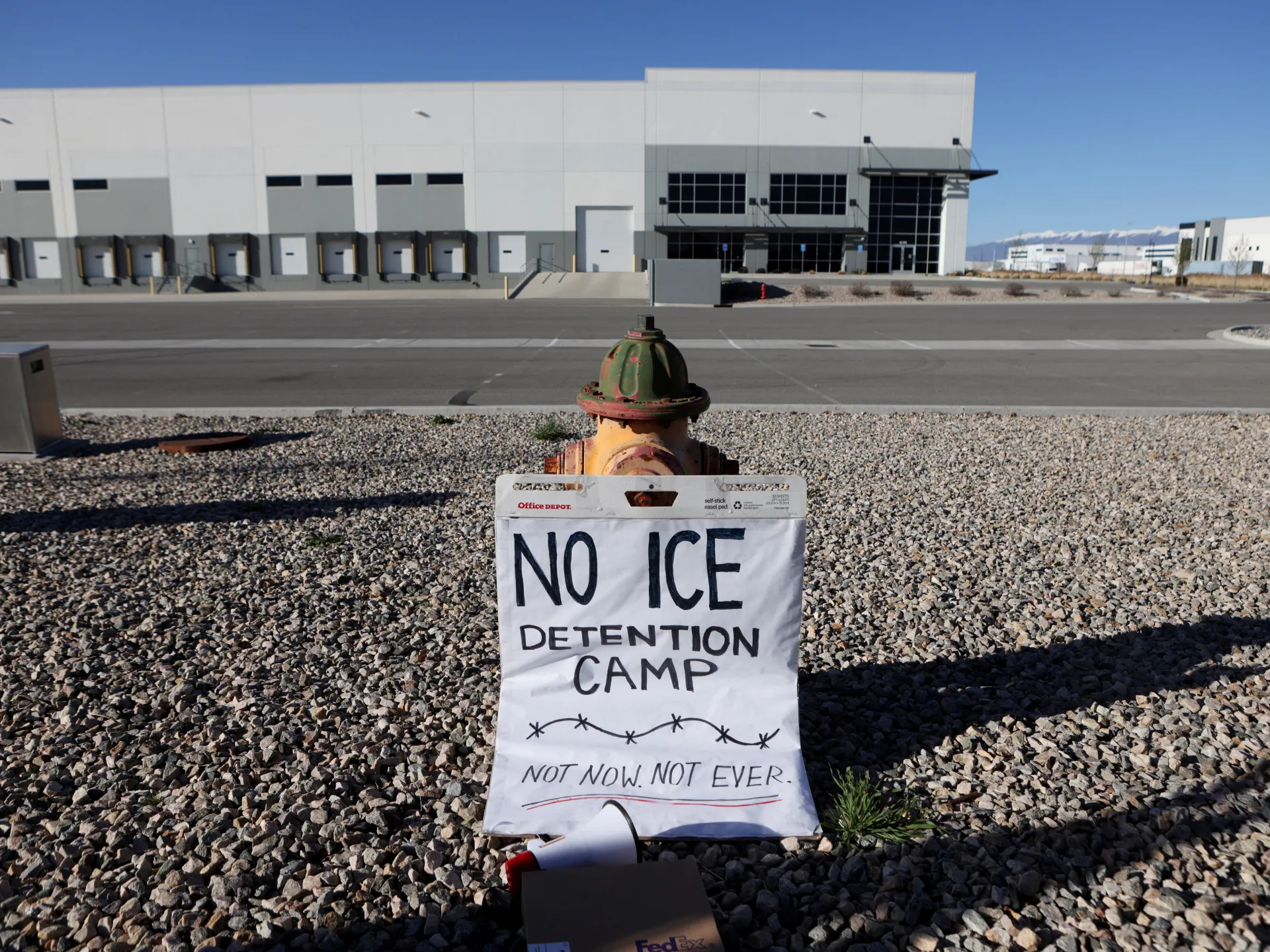 US appeals court rejects Trump’s immigration detention policy