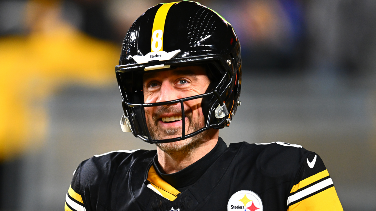 
                        Aaron Rodgers returns: Steelers bringing back future Hall of Fame QB on one-year deal
                    