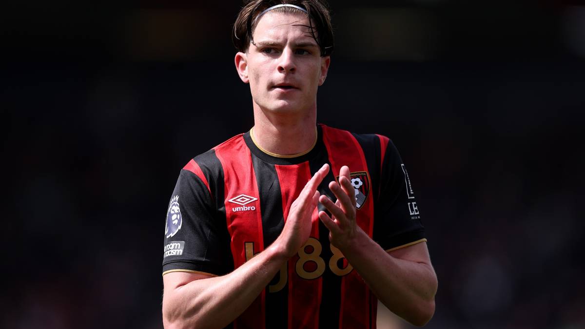 Alex Scott: Man United ramp up pursuit of Bournemouth maestro