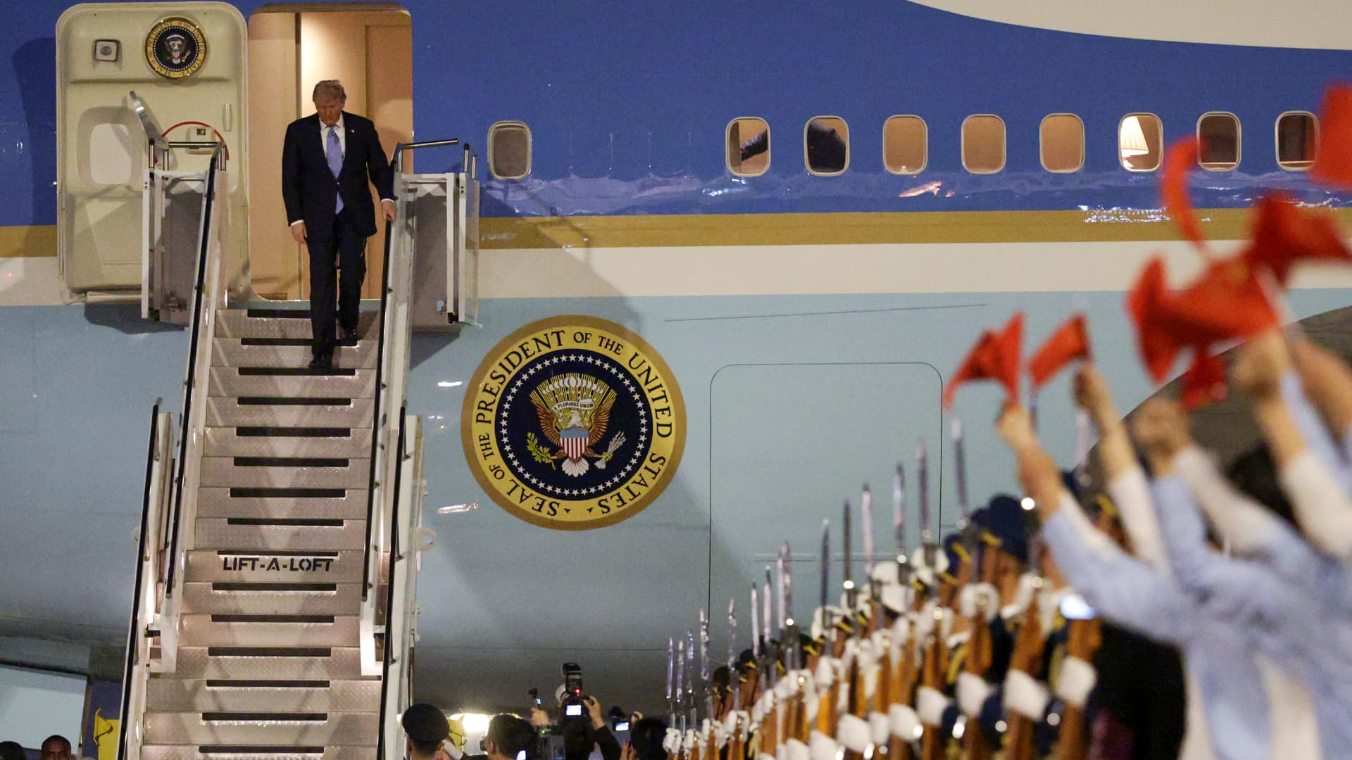 Analysis: Iran war hangs over Trump's China trip — and his presidency