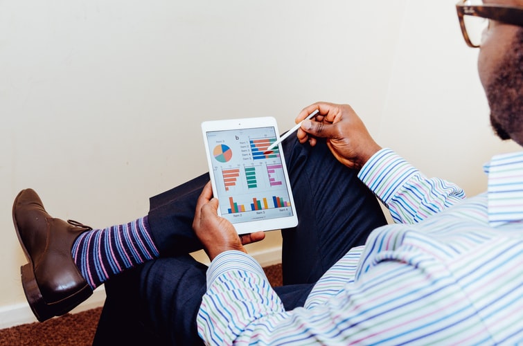 Analysts Remain Bullish On NIQ Global (NIQ) Despite 50%+ Loss Year-To-Date