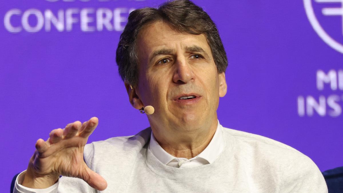 Apollo CEO warns there’s now a 35% chance of a major market shock amid AI-driven upheaval. How to stay afloat