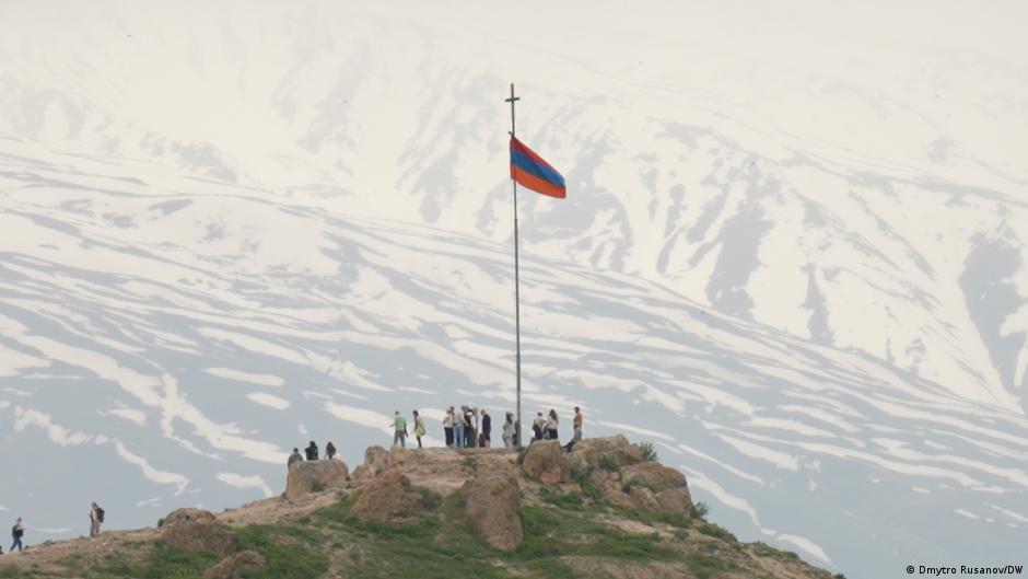 Armenia balances on the tightrope between Russia and the EU