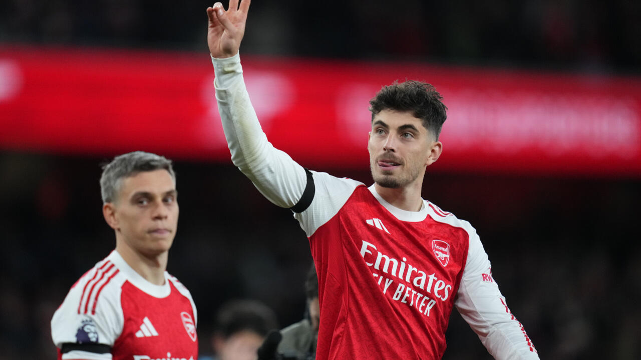 Arsenal close in on Premier League title with win over Burnley