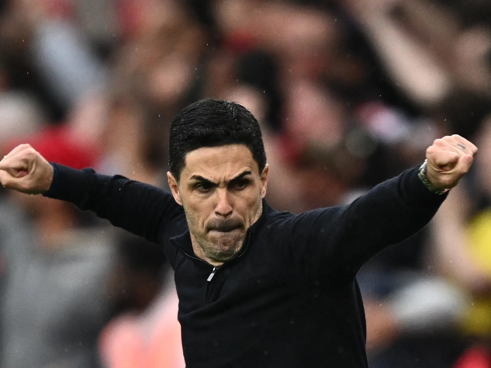 Arsenal ease past Fulham to pull six points clear of Manchester City