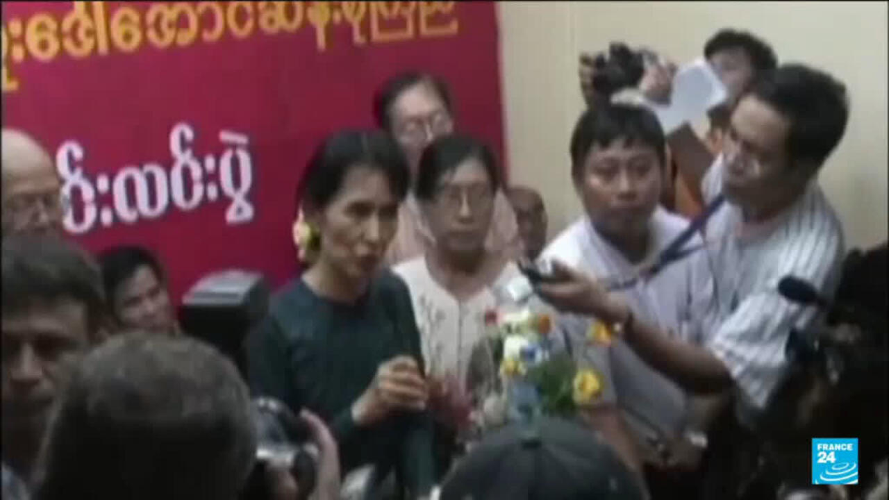 Aung San Suu Kyi moved to house arrest