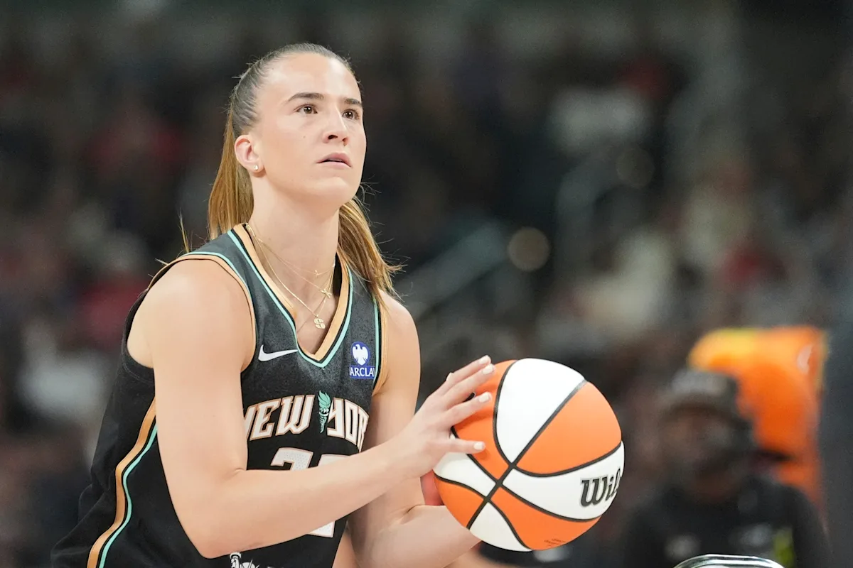 Azzi Fudd’s third-quarter surge powers the Wings past the Liberty in Sabrina Ionescu’s debut