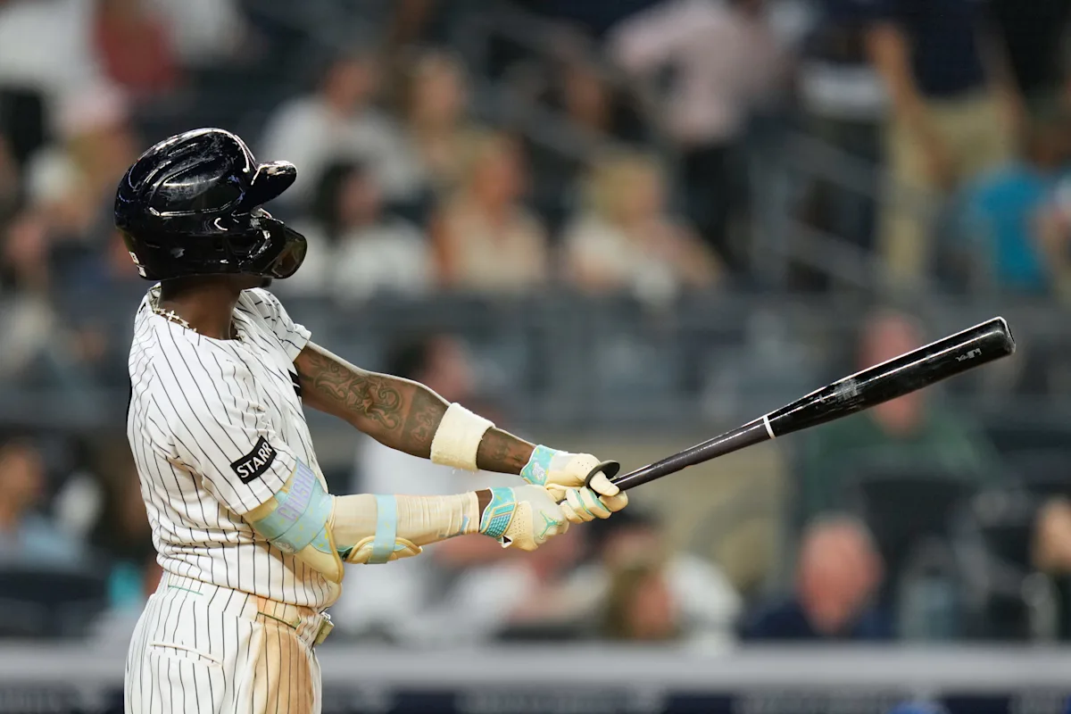 Bellinger, Chisholm hit 2-run homers in 7th-inning rally, Yankees hang on to top Blue Jays 7-6
