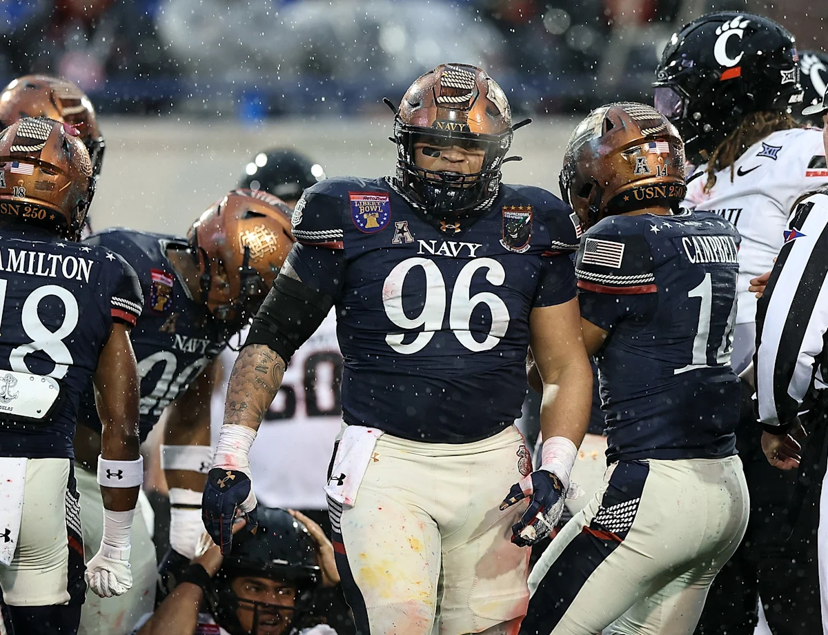 Bengals DT Landon Robinson utilizing military background in fight for roster spot