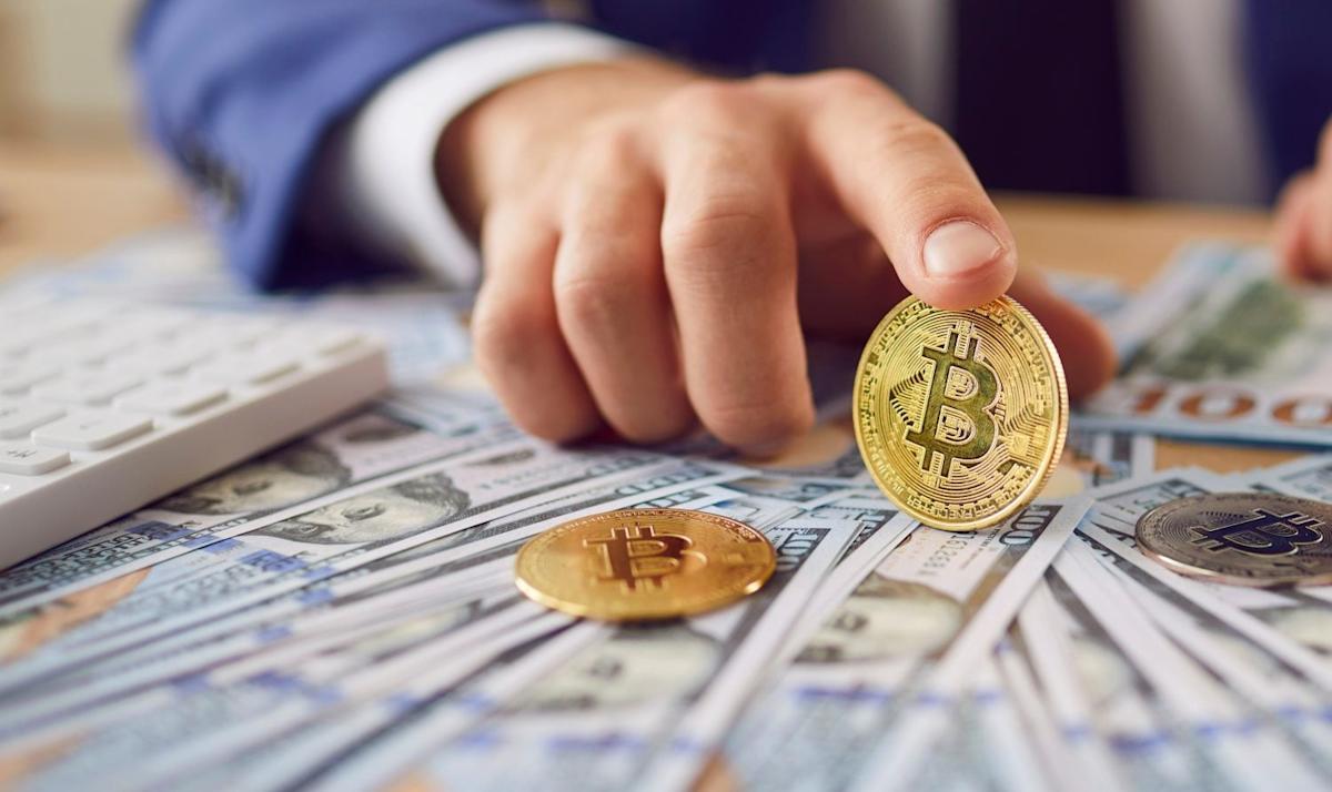 Bitcoin News: Why Schwab’s $12 Trillion Crypto Launch Is Bigger Than Investors Realize