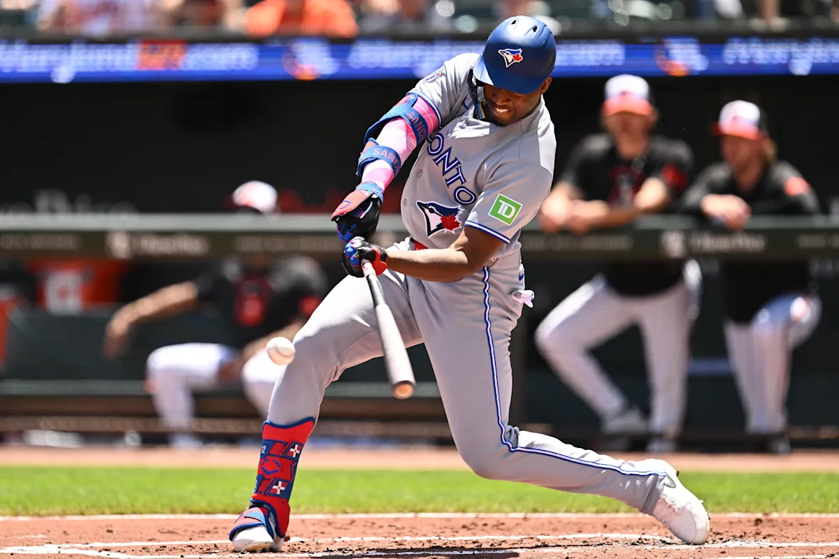 Blue Jays OF exits early after being hit by ball thrown from crowd