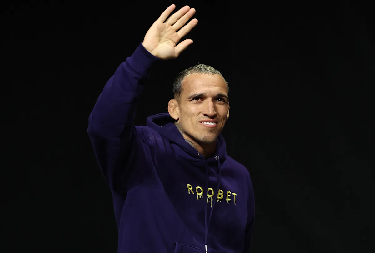 BMF champ Charles Oliveira signs new eight-fight UFC contract