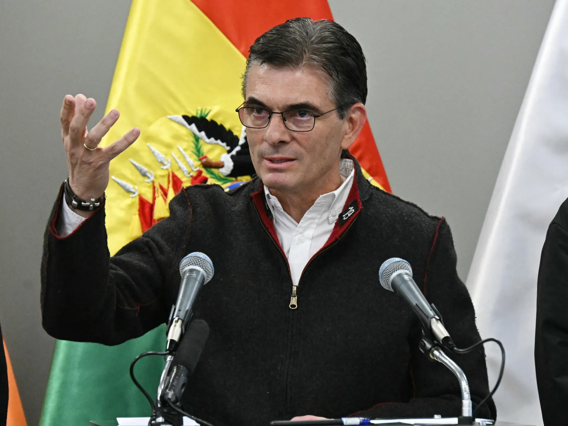 Bolivian president to reshuffle cabinet amid antigovernment protests