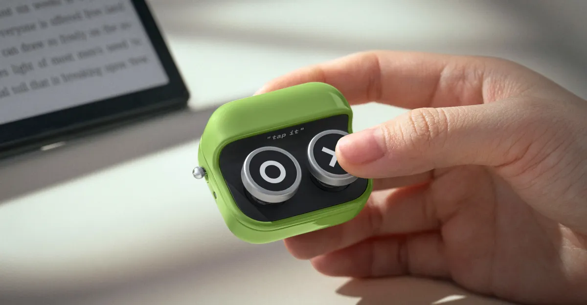 Boox’s new page-turning e-reader remote is a tiny two-button keyboard