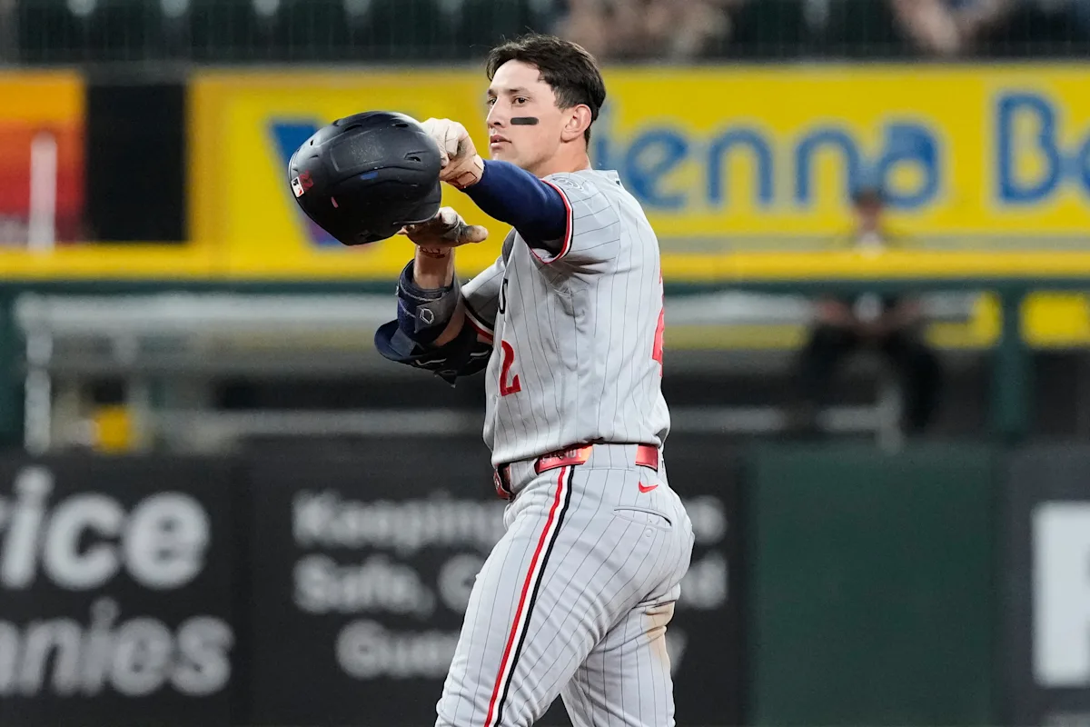 Brooks Lee's bases-loaded double gets it done for Twins in 11-inning, 5-3 win over White Sox