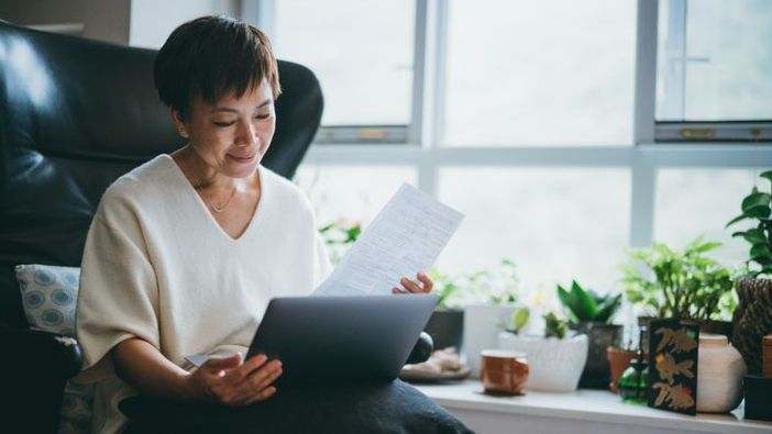 Can Employer Match Funds in a 401(k) Be Rolled Into a Roth IRA?