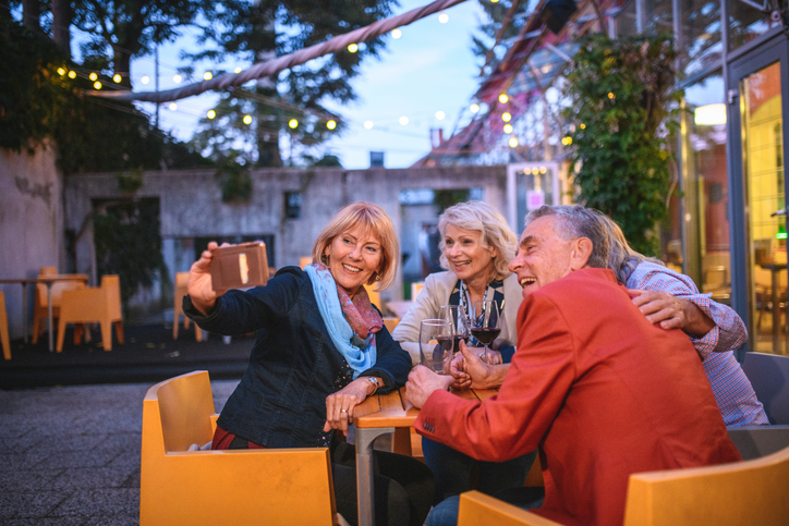 Can I Retire at 62 With $425k in a Roth IRA and $2,600 Monthly Income?