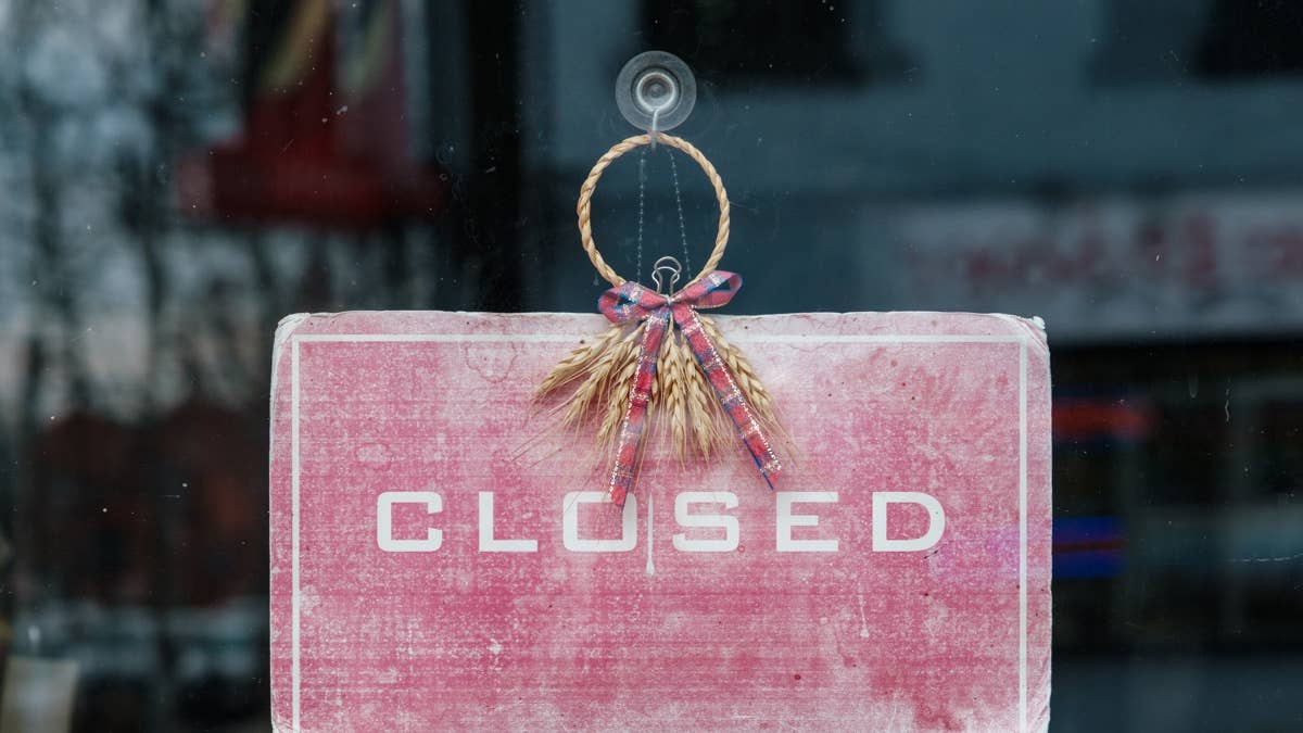 Cannabis company abruptly closes all stores amid lawsuits