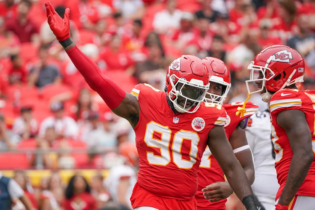 Commanders' defender busy trying to recruit two prominent free agents