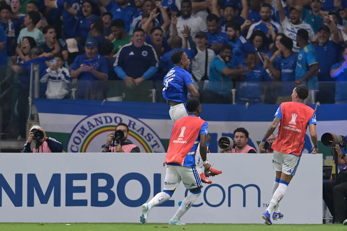 Cruzeiro trigger buy clause, keep striker until 2028