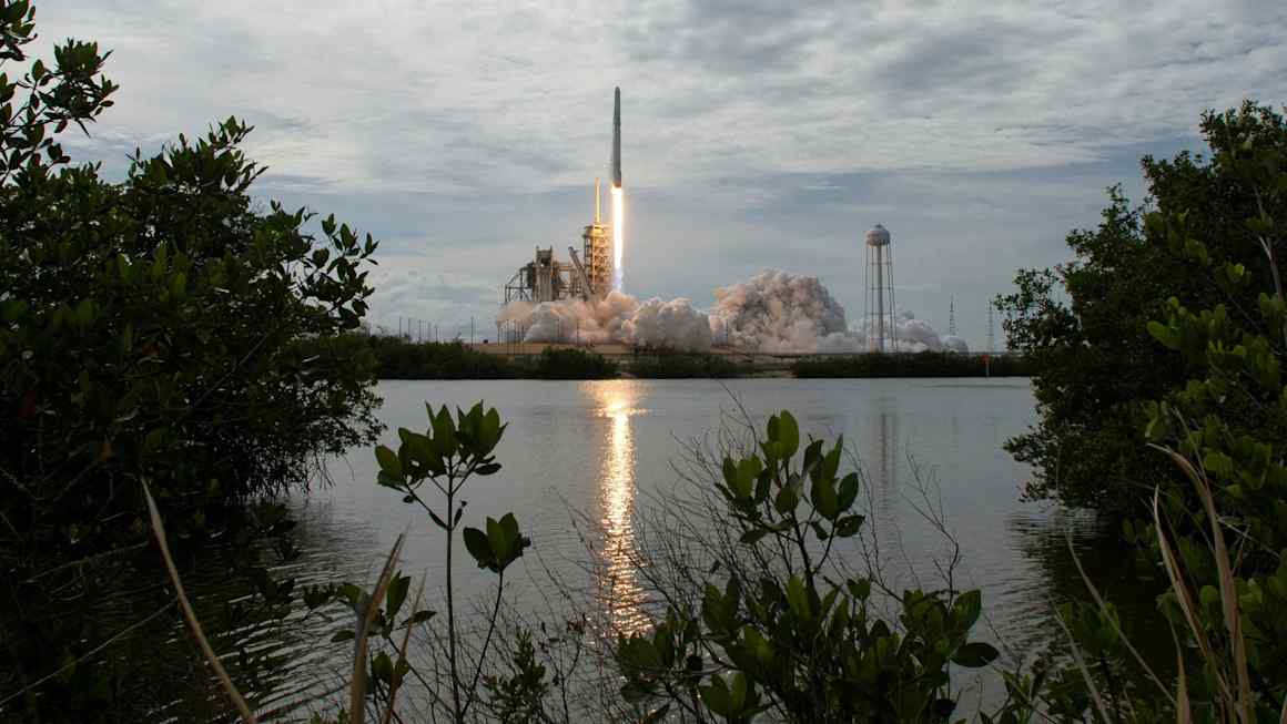 Crypto platforms rush to launch derivatives linked to SpaceX