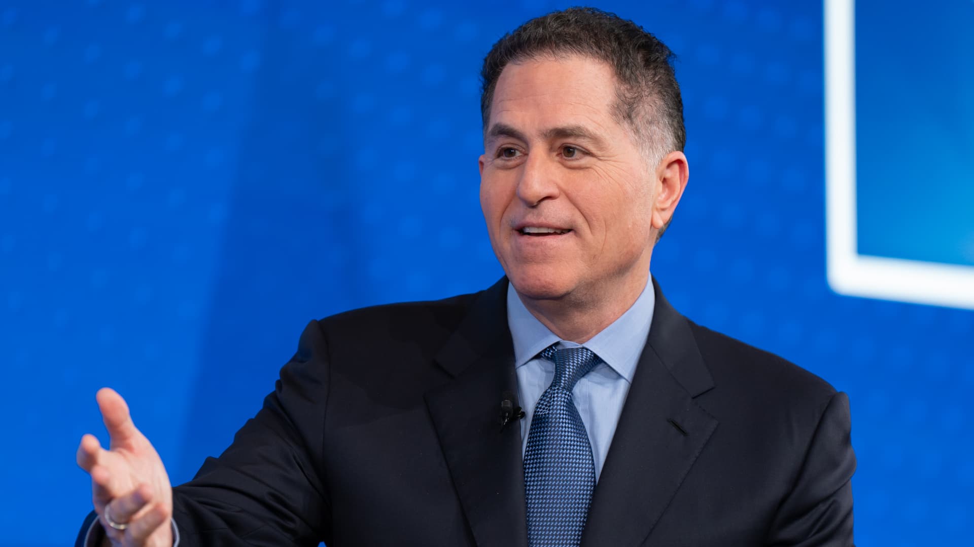 Dell stock skyrockets 32%, heads for best day ever as AI server revenue soars