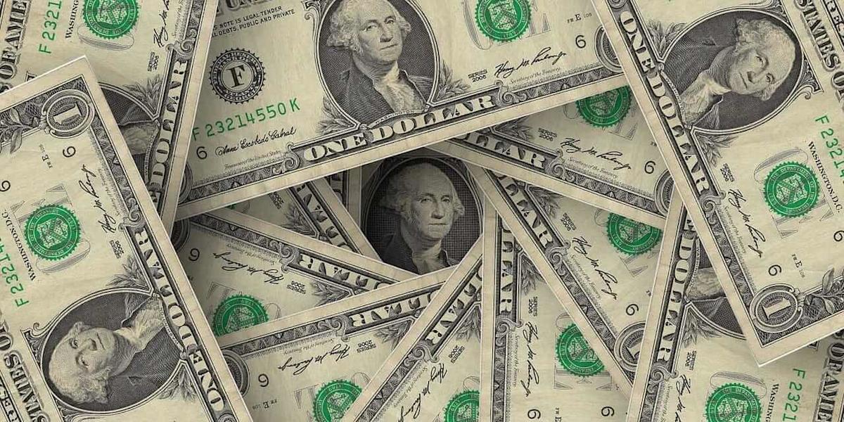 Dollar Falls as Crude Oil Retreats