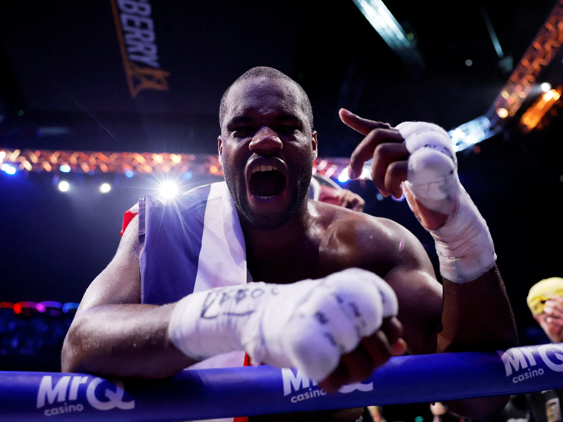 Dubois stops Wardley in 11th round to take WBO heavyweight boxing title