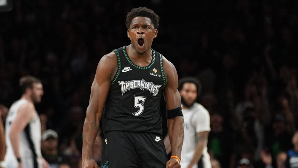 Edwards rallies Wolves to even series with Spurs