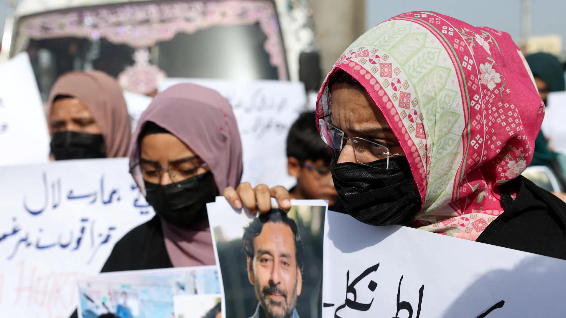 Families demand release of Pakistani crew captured by Somali pirates