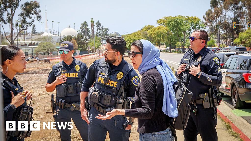 Father-of-8 security guard hailed as hero in San Diego mosque shooting