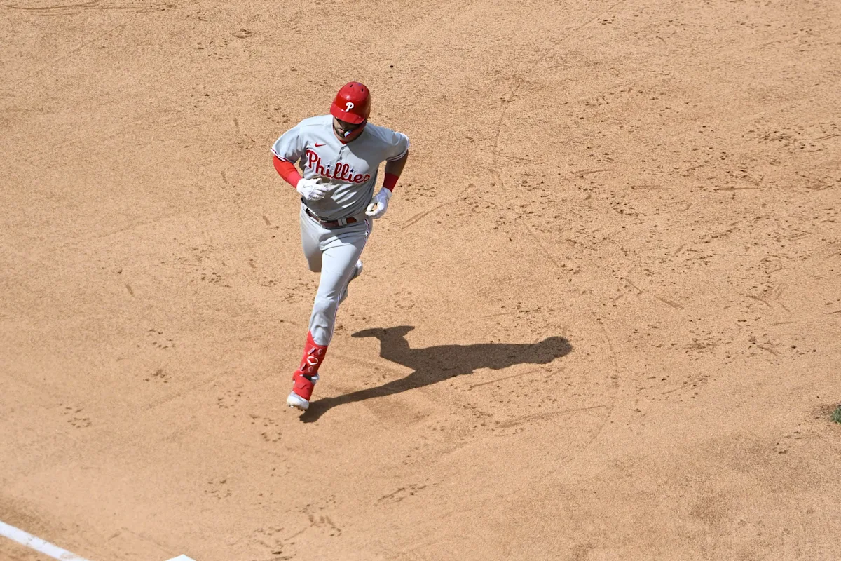 Former Phillies infielder announces immediate retirement from MLB at 30