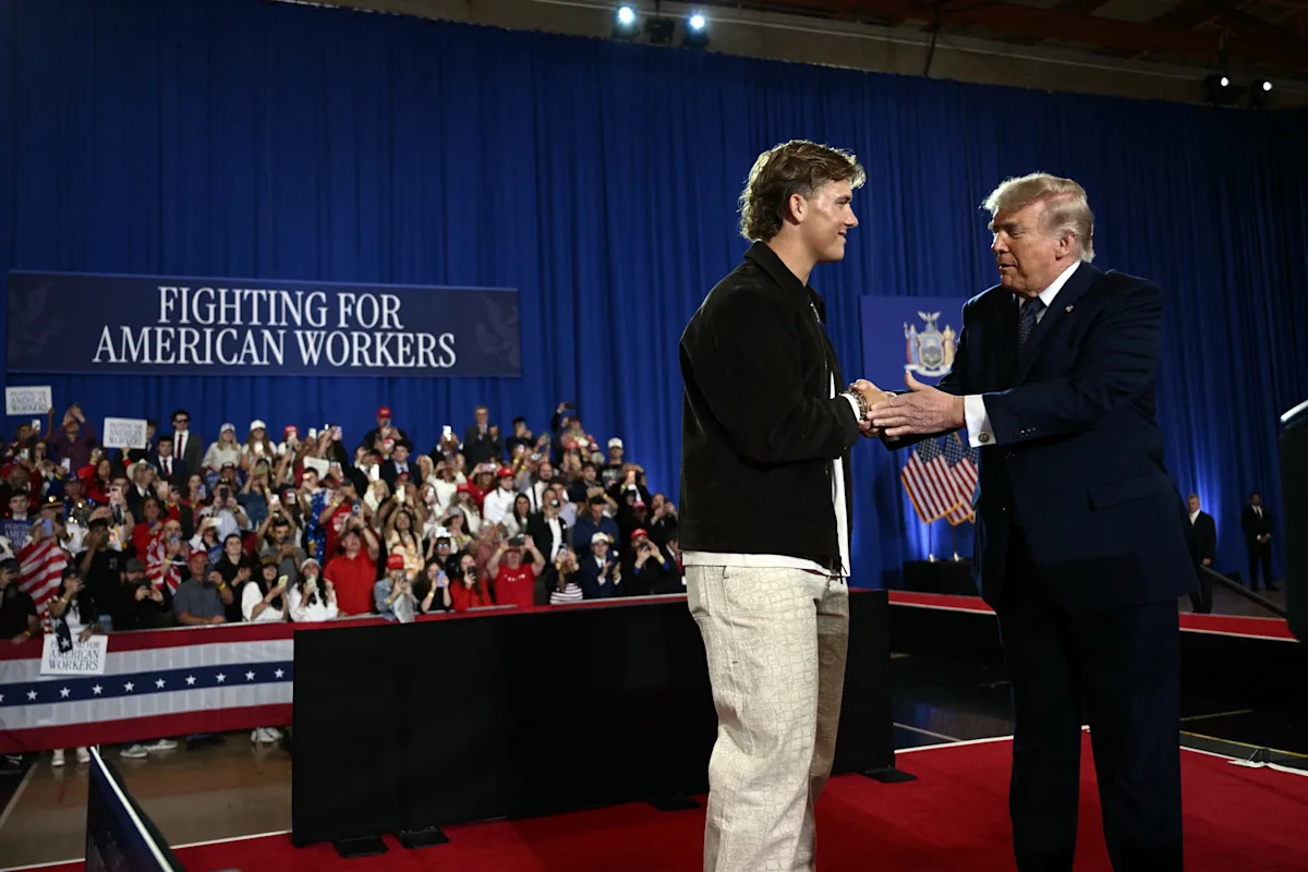 Giants' Jaxson Dart introduces President Trump before NY campaign event