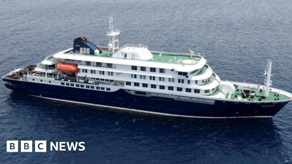 Hantavirus-hit cruise ship leaves Cape Verde after three evacuated