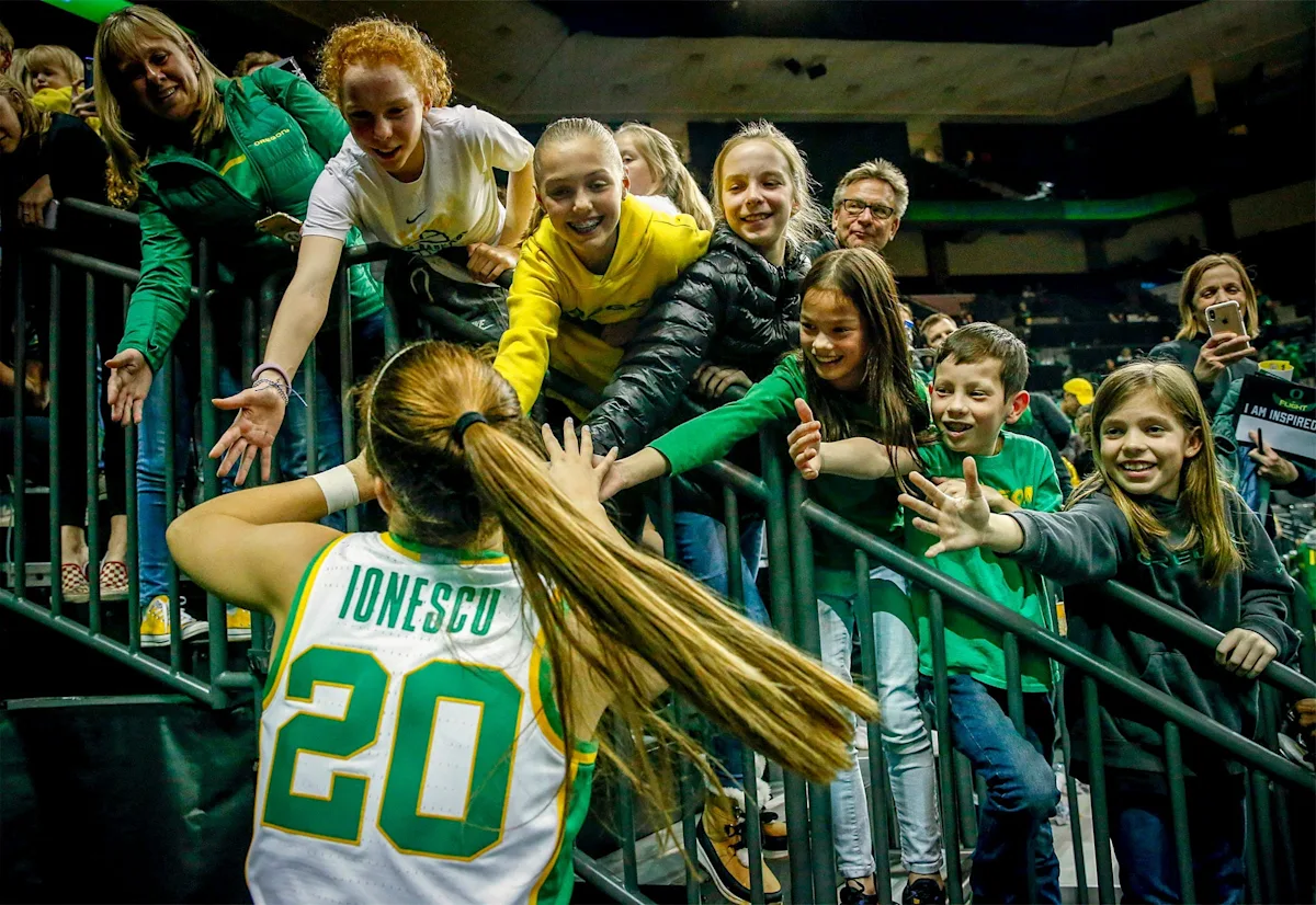 Ionescu, Sabally battling injuries as they return to Oregon on Tuesday