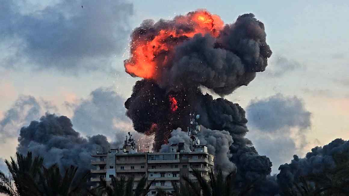 Israel attacks Tyre in new strikes on southern Lebanon