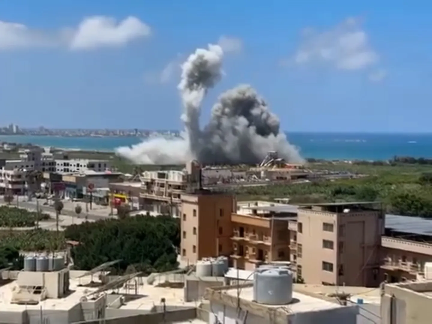 Israeli air strike pounds southern Lebanon leaving many injured