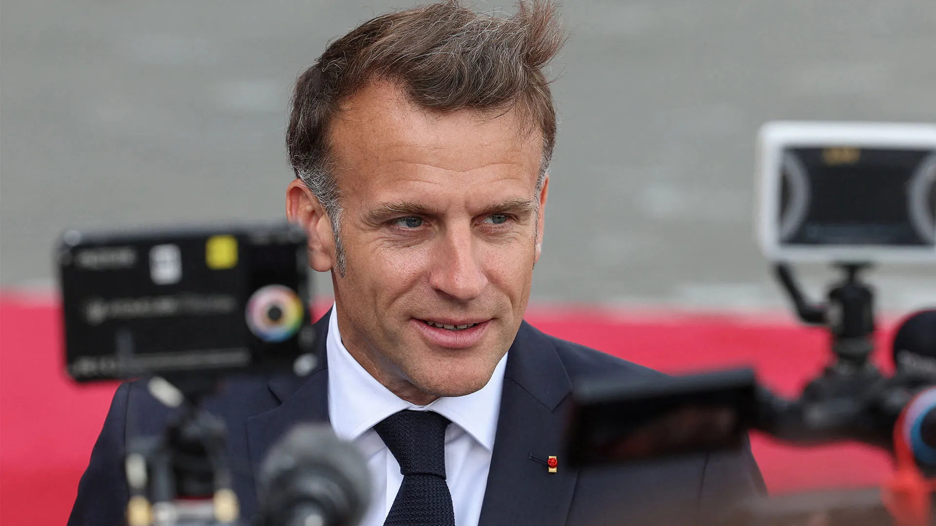 Macron sings as Armenia’s leader drums in unusual moment at state dinner