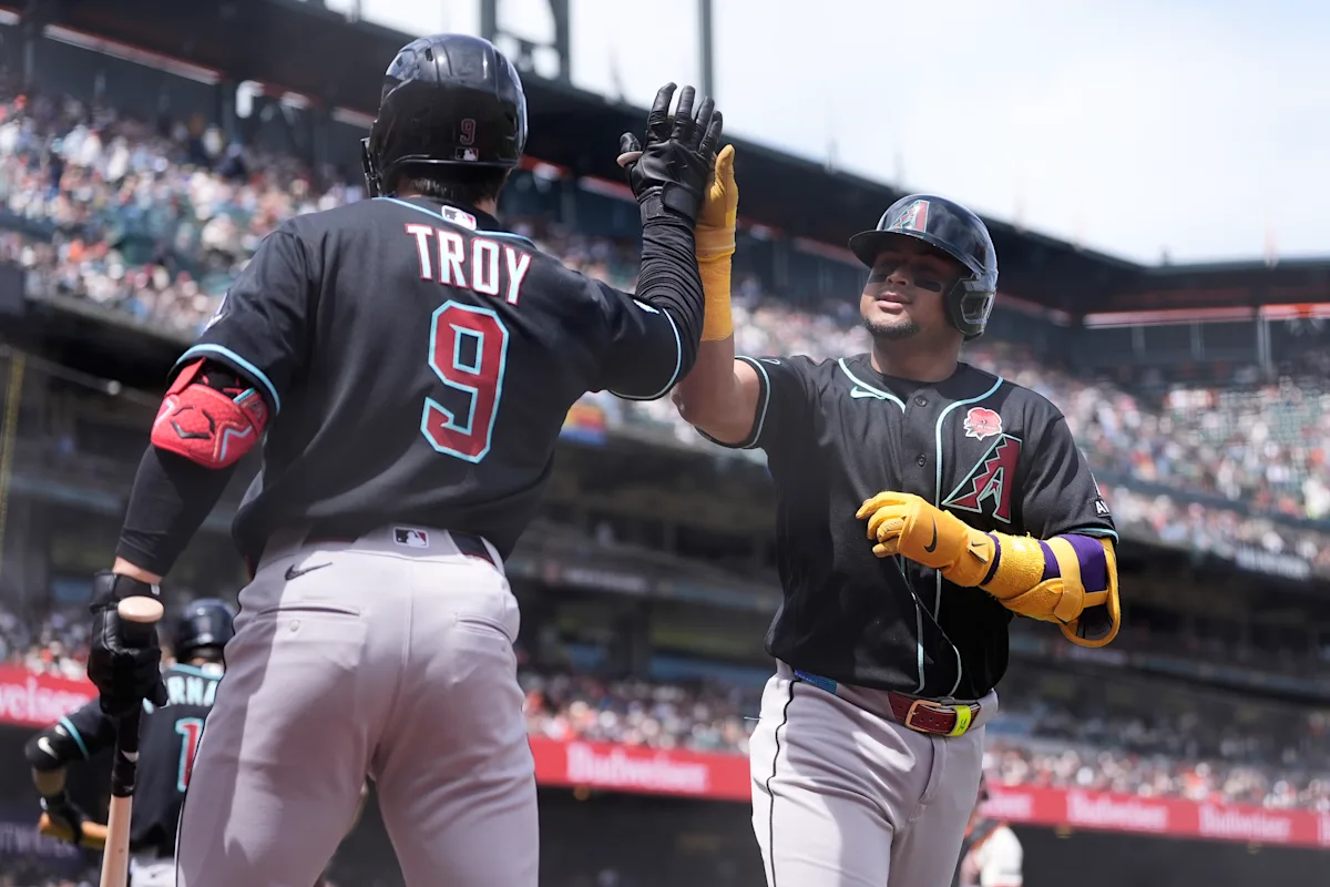 Marte's 4-hit day helps Kelly win 4th straight start as D-backs beat Giants 6-2