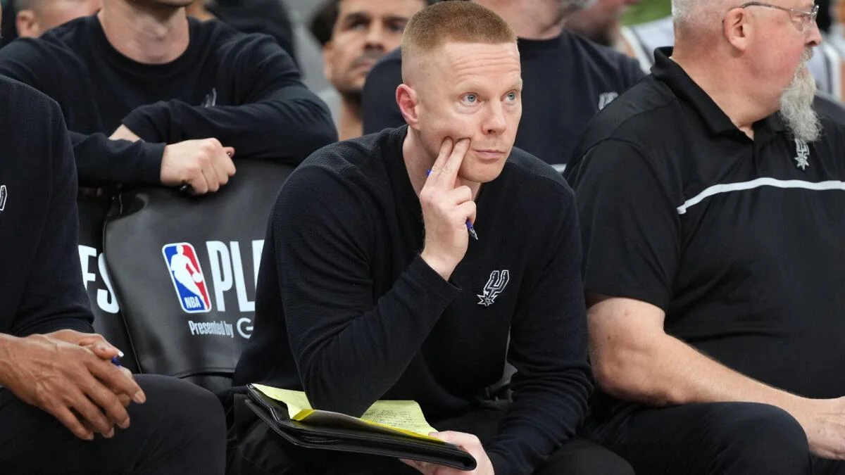 
                        Mavericks next coach predictions: Spurs assistant Sean Sweeney the top contender to replace Jason Kidd
                    