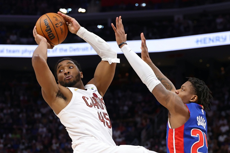 Mitchell leads Cavs past top-seeded Detroit into NBA East finals